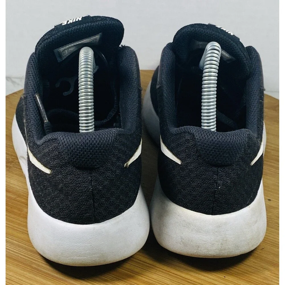 Nike Tanjun Youth Size 6y 818381-011